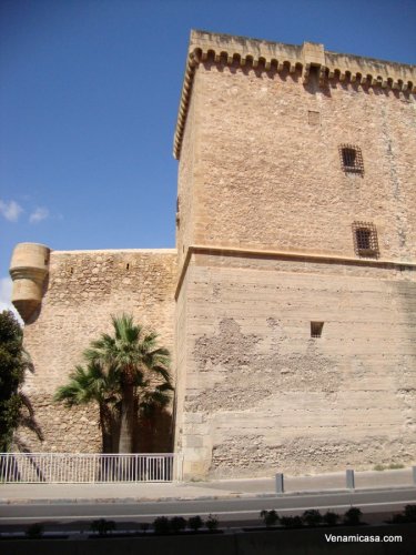 Elche,walls,Morish neighborhood