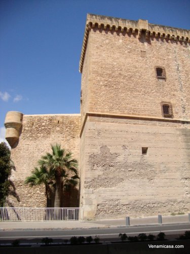 Elche,walls,Morish neighborhood