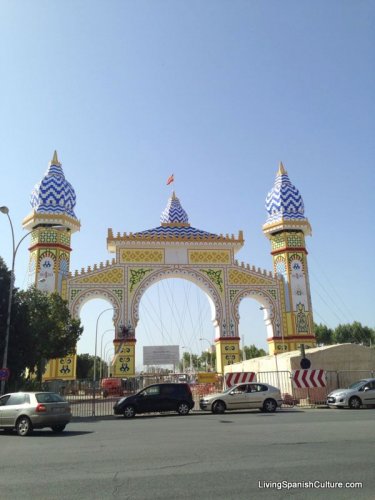 Sevilla,Feria de Sevilla,construccion portada (3)