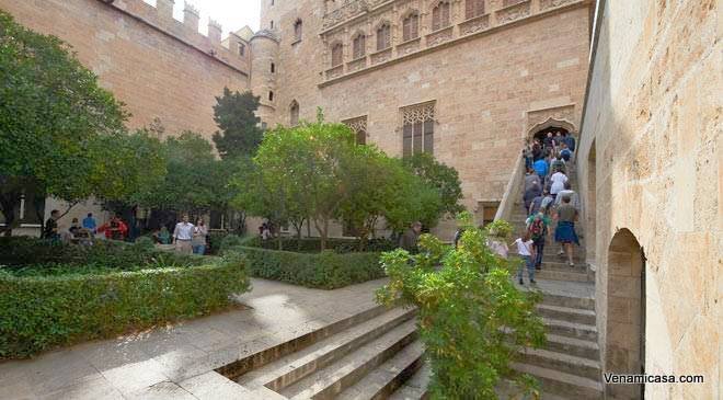 La Lonja de la Seda Valencia. Patio.jpg