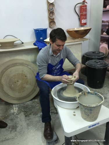 Antonio Mora. Craftsman ceramist. Manises (Valencia) (3).JPG