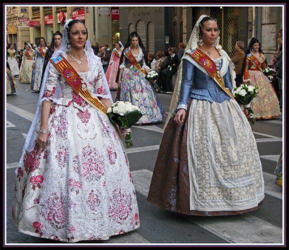 LA OFRENDA-VALENCIA-FALLAS:offering of flowers to Our Lady f the Forsaken